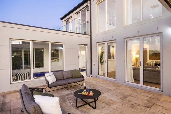 House | 6 bedrooms, Internet