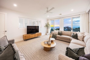 House | 6 bedrooms, Internet