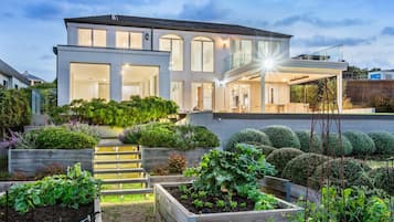 6 bedrooms, Internet