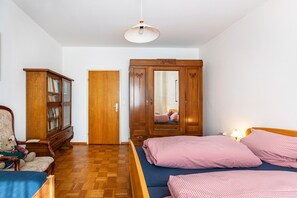 1 habitación, wifi y ropa de cama