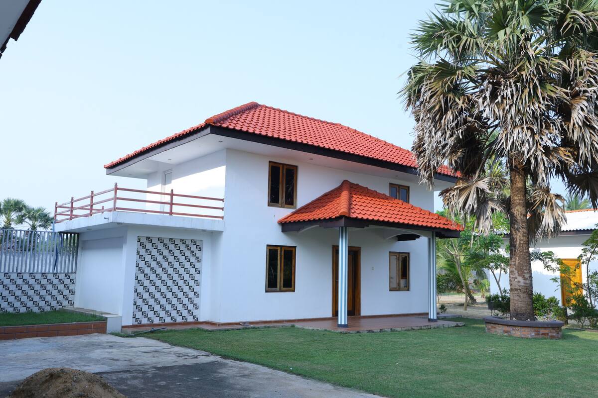 Deluxe Villa | Minibar, desk, laptop workspace, blackout curtains