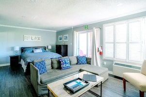 Standard Apartment, 1 Queen Bed with Sofa bed, Balcony, Mountain View | WiFi (free)