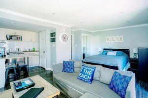 Standard Apartment, 1 Queen Bed with Sofa bed, Balcony, Mountain View | WiFi (free)