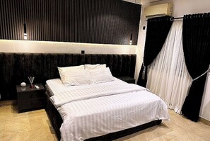 2 bedrooms, iron/ironing board, WiFi