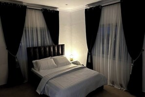 2 bedrooms, iron/ironing board, WiFi