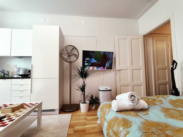 1 habitación, tabla de planchar con plancha, wifi y ropa de cama