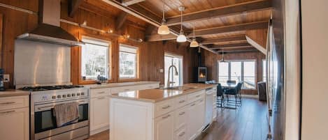 Refrigerador, microondas, horno, placa de cocina