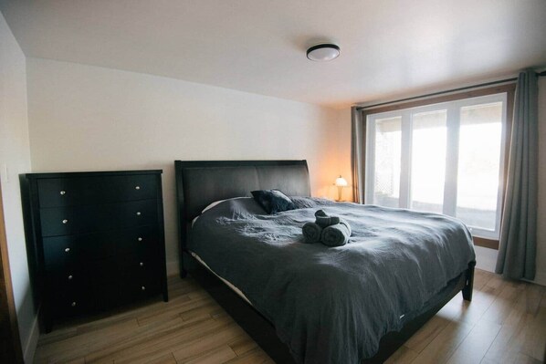 4 bedrooms, WiFi, bed sheets