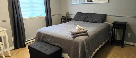 2 bedrooms, iron/ironing board, WiFi, bed sheets