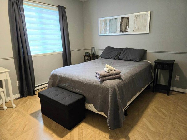 2 bedrooms, iron/ironing board, WiFi, bed sheets