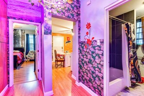 Interior - 15 Mi to Nyc: Pet-friendly Newark Apt (Newark)