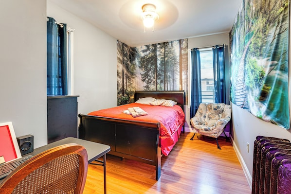 Interior - 15 Mi to Nyc: Pet-friendly Newark Apt (Newark)