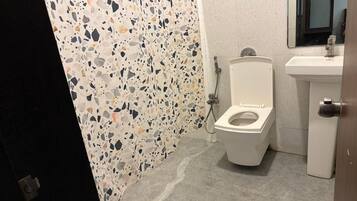 Free toiletries, towels, toilet paper