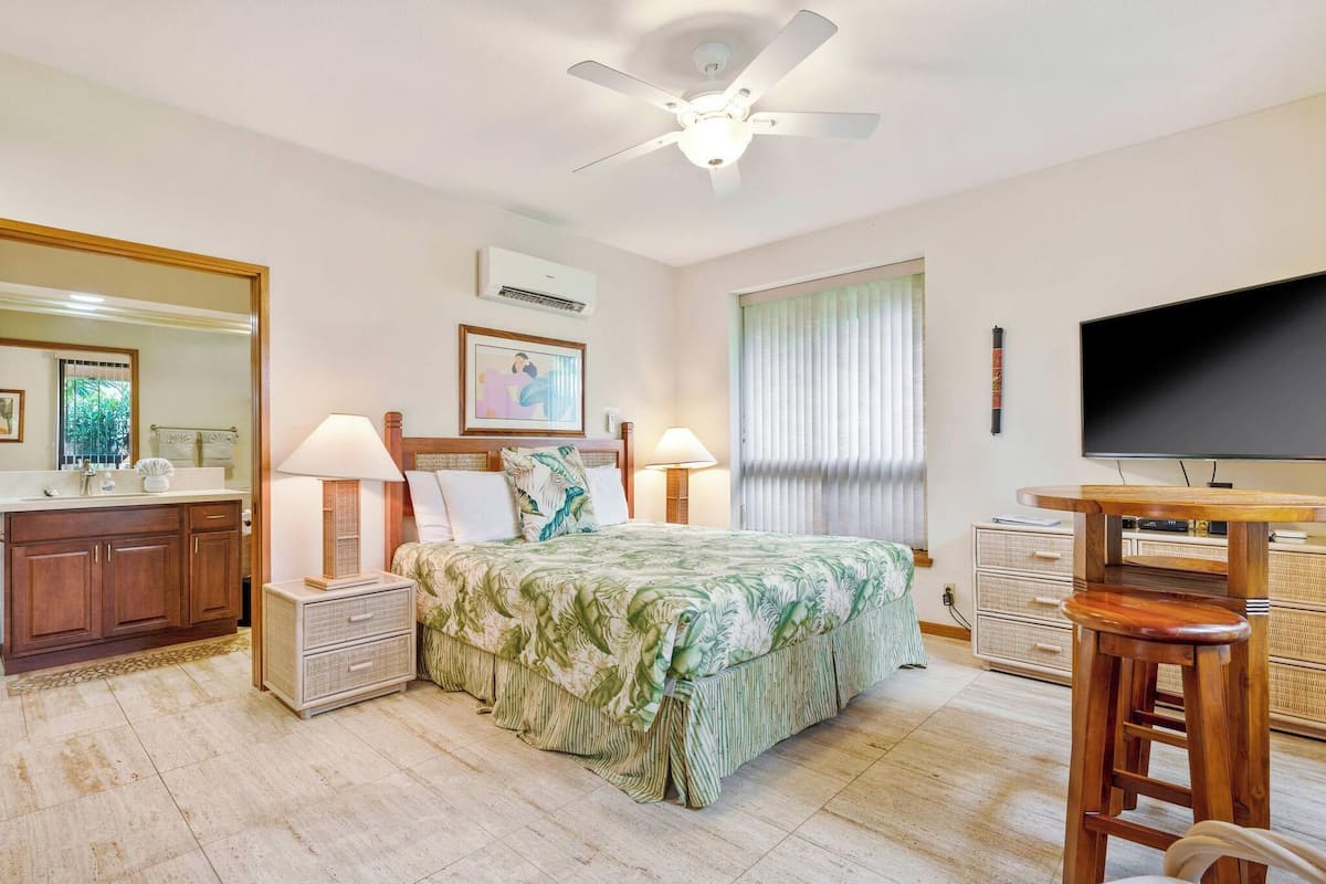 Studio, 1 King Bed, Kitchen, Garden View (SHORES 19 STUDIO) | 1 bedroom