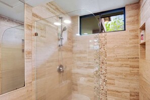 스튜디오, 킹사이즈침대 1개, 주방, 정원 전망 (SHORES 19 STUDIO) | 욕실 | 샤워 시설, 헤어드라이어, 타월