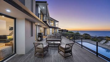 6 bedrooms, desk, Internet