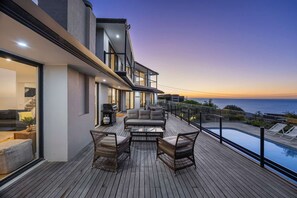 House | 6 bedrooms, desk, Internet