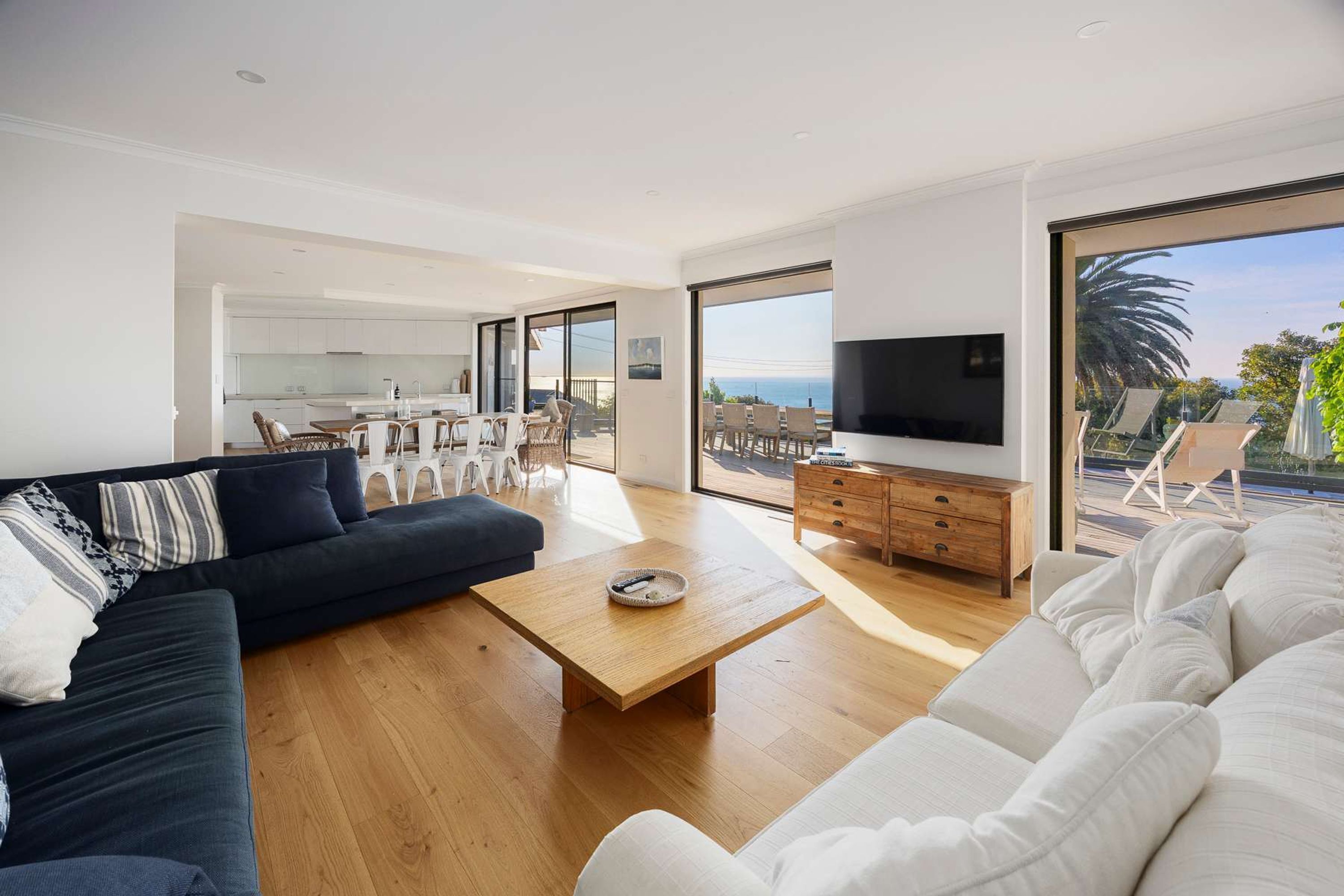 6 bedrooms, desk, Internet