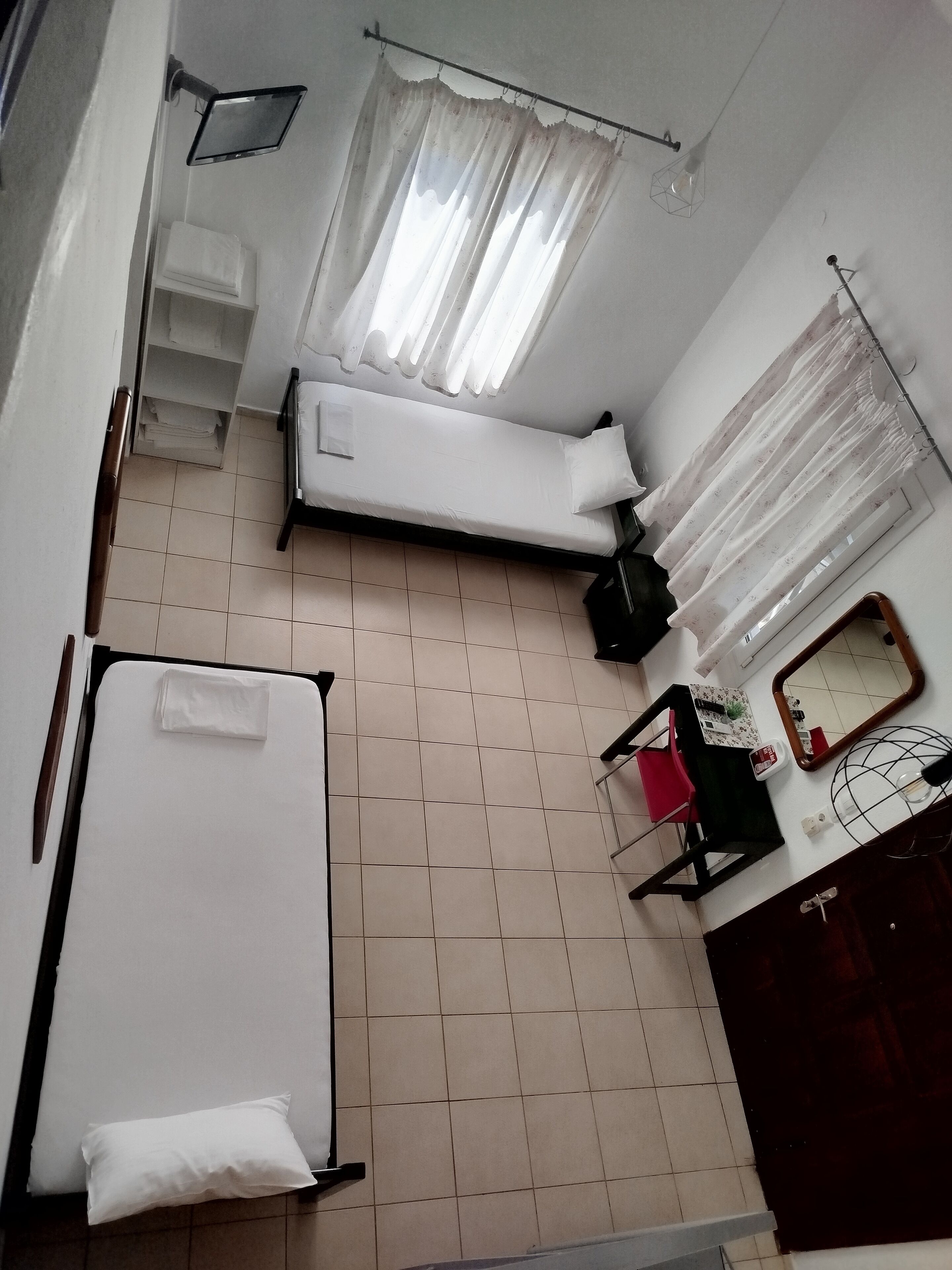 Studio Basic, balkon, pemandangan halaman | Kedap suara, Wi-Fi gratis, dan seprai linen