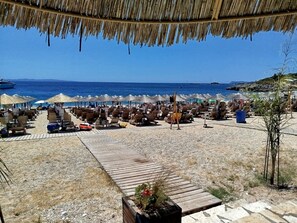 Una spiaggia nelle vicinanze
