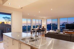 House | 4 bedrooms, Internet