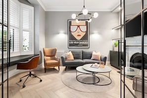 3 عدّة غرف نوم وخدمة الإنترنت