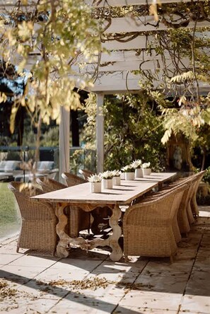 4 عدّة غرف نوم وخدمة الإنترنت