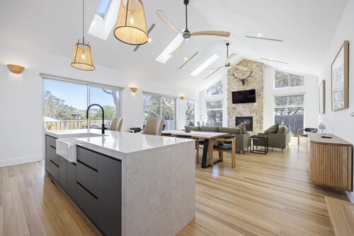 Saltwood Coastal Hamptons Luxe With Pool