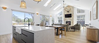 ซอลท์วูด โคสตัล แฮมป์ตั�นส์ ลักซ์ วิธ พูล