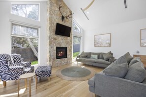House | 4 bedrooms, Internet - Saltwood Coastal Hamptons Luxe With Pool (Melbourne)