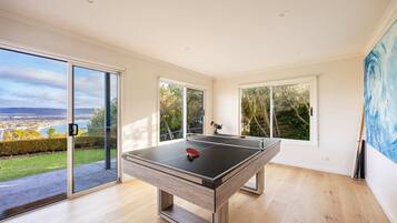 House | 5 bedrooms, Internet