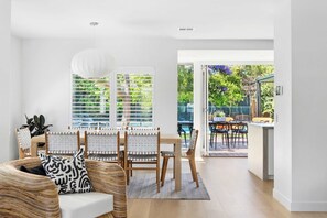 Casa | 4 quartos, acesso à internet de alta velocidade