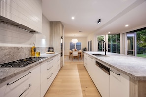 House | 4 bedrooms, Internet