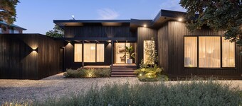 Midnight Sands Luxe Beachside Designer With Pool