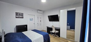 Deluxe Room, City View | Individually decorated, desk, free WiFi, bed sheets - Orienty Home Pentacoro (Trieste)