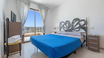 4 bedrooms, iron/ironing board, bed sheets, wheelchair access