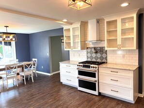 Mikroaaltouuni, uuni, liesi, astianpesukone