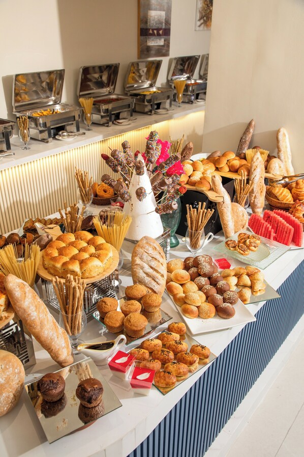 Petit déjeuner continental (10 USD par personne)