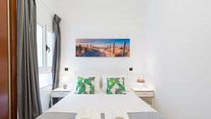 2 habitaciones y tabla de planchar con plancha 