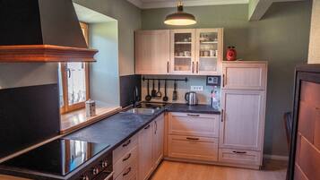 Micro-ondas, fogão, cooktop, lava-louças