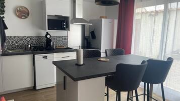 Micro-ondes, four, plaque de cuisson, lave-vaisselle