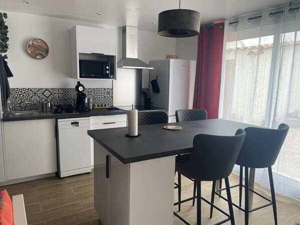 Mikrowelle, Ofen, Herdplatte, Geschirrspüler