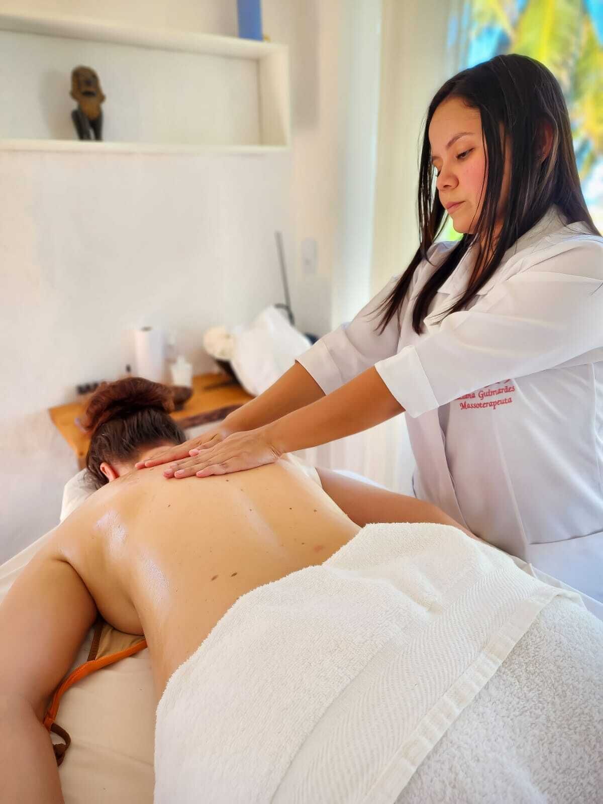 Kawasan rawatan terbuka, rawatan badan, aromaterapi, urut tuaman batu 