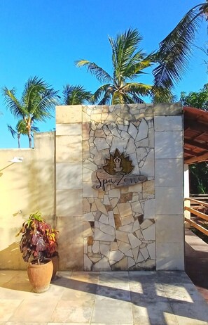 Outdoor treatment area, body treatments, aromatherapy - La casa di pietra (Trairi)