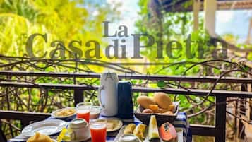 Termasuk sarapan penuh setiap hari