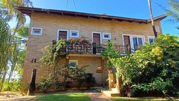 Fachada da propriedade