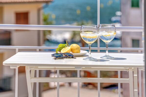 Outdoor dining - Fantastic Apartment “Casa Paqui”with Sea View, Mountain View & Wi-Fi (Puerto de Sóller)