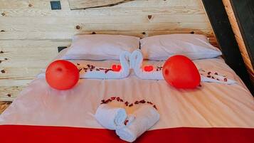 WiFi, bed sheets