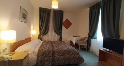 HOTEL VILLA ROSA