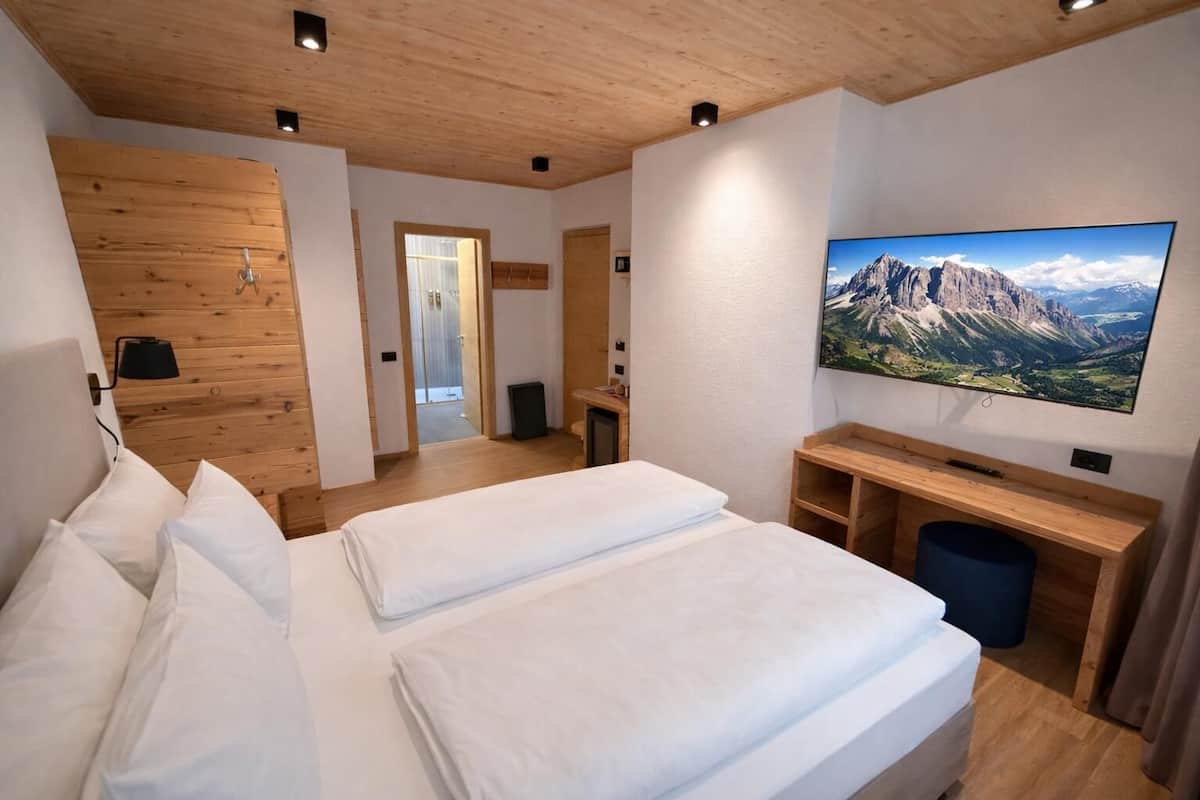 Dobbelt- eller tomannsrom – deluxe | Wi-fi (inkludert)